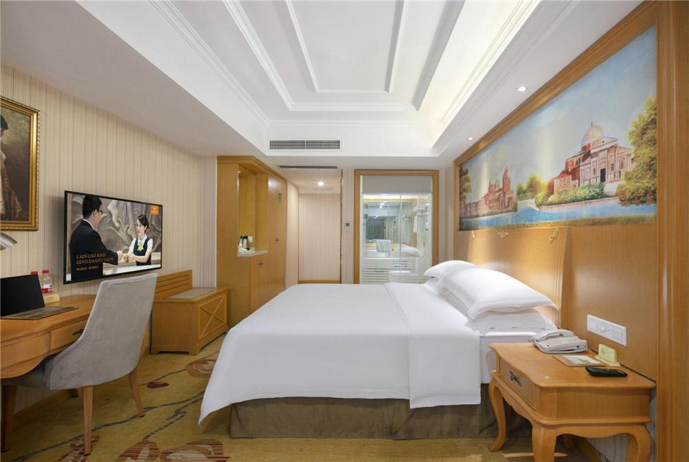 Vienna Hotel Zhengzhou Zhongyuan Futa Екстер'єр фото