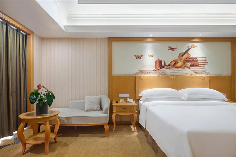 Vienna Hotel Zhengzhou Zhongyuan Futa Екстер'єр фото