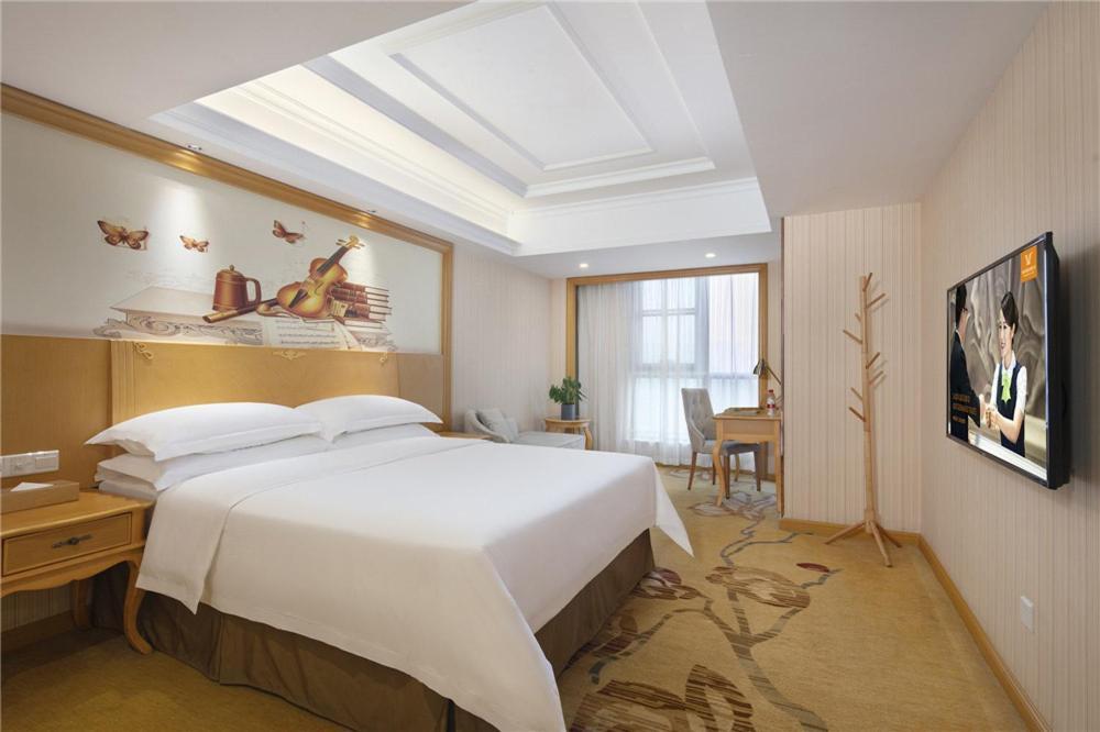 Vienna Hotel Zhengzhou Zhongyuan Futa Екстер'єр фото