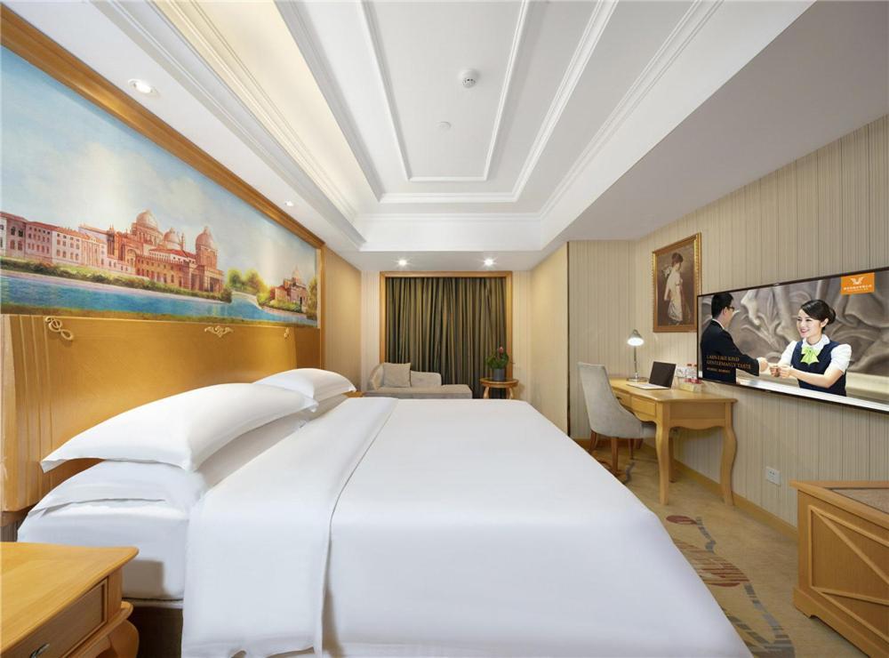 Vienna Hotel Zhengzhou Zhongyuan Futa Екстер'єр фото